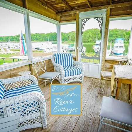 Premier Waterfront Cottage 3